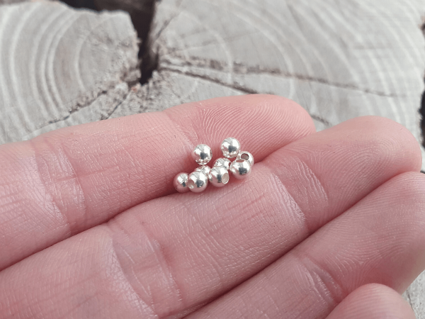 striebro_koralka_ozdobna_2,5mm_strieborna